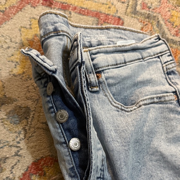 Light Blue Distressed Women Jeans, Old Navy Size 8, Sky High Straight - Picture 2 of 3